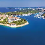 2 Bedroom Gorgeous Apartment In Pula *