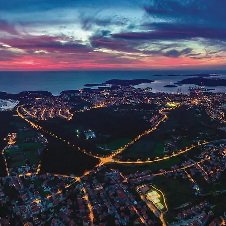 Amazing In With Wifi Apartament Pula