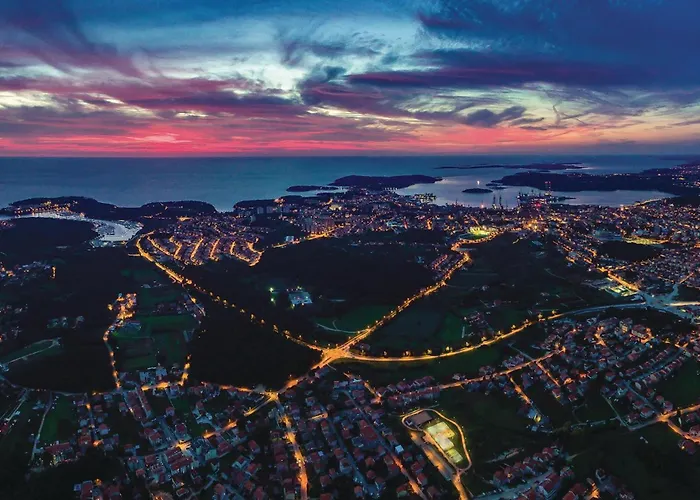 Amazing In With Wifi Apartament Pula