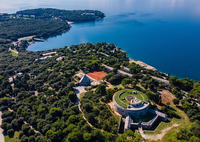 Apartament Amazing In With Wifi Pula